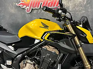 Used 2023 Honda CB500F 500 Yellow - Interior and Exterior details 13