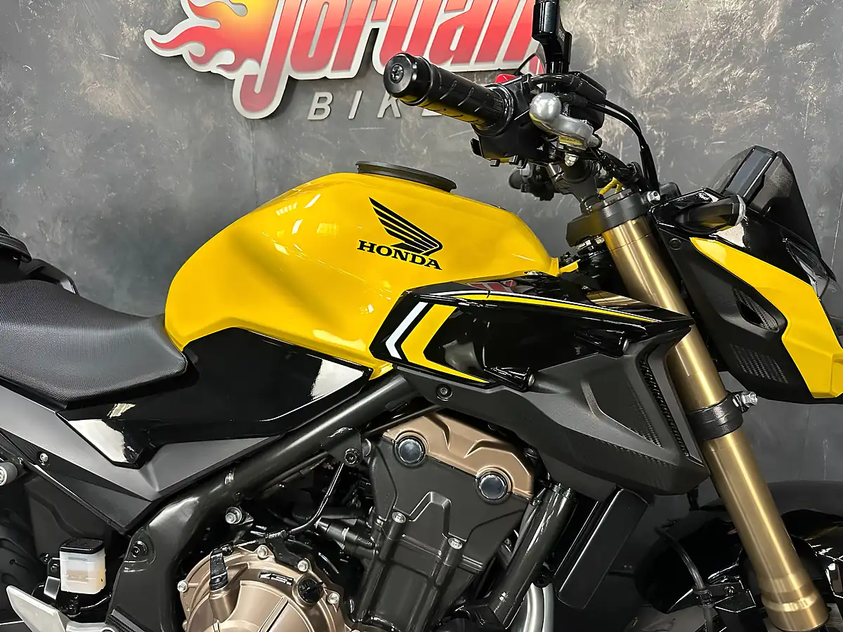 Used 2023 Honda CB500F 500 Yellow - Interior and Exterior details 13