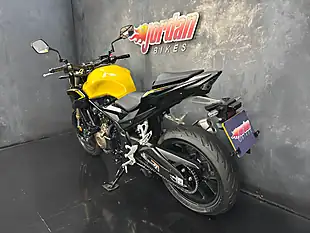 Used 2023 Honda CB500F 500 Yellow - Interior and Exterior details 16