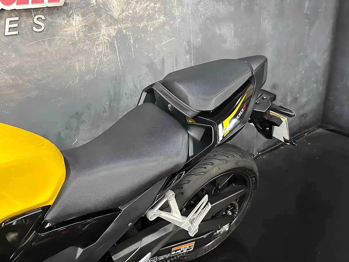 Used 2023 Honda CB500F 500 Yellow - Interior and Exterior details 19