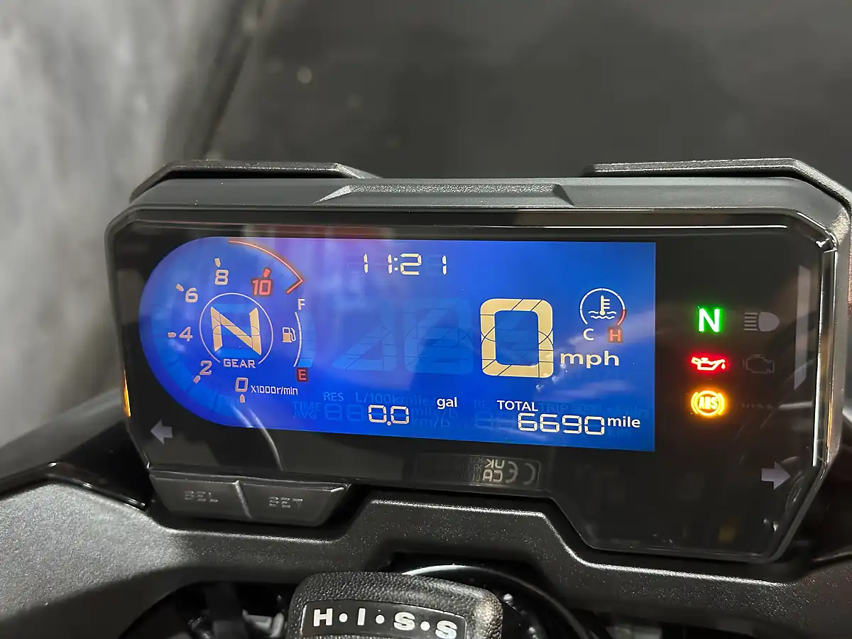 Used 2023 Honda CB500F 500 Yellow - Interior and Exterior details 3