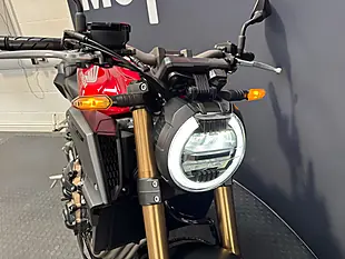 Used 2023 Honda CB650R - Interior and Exterior details 14