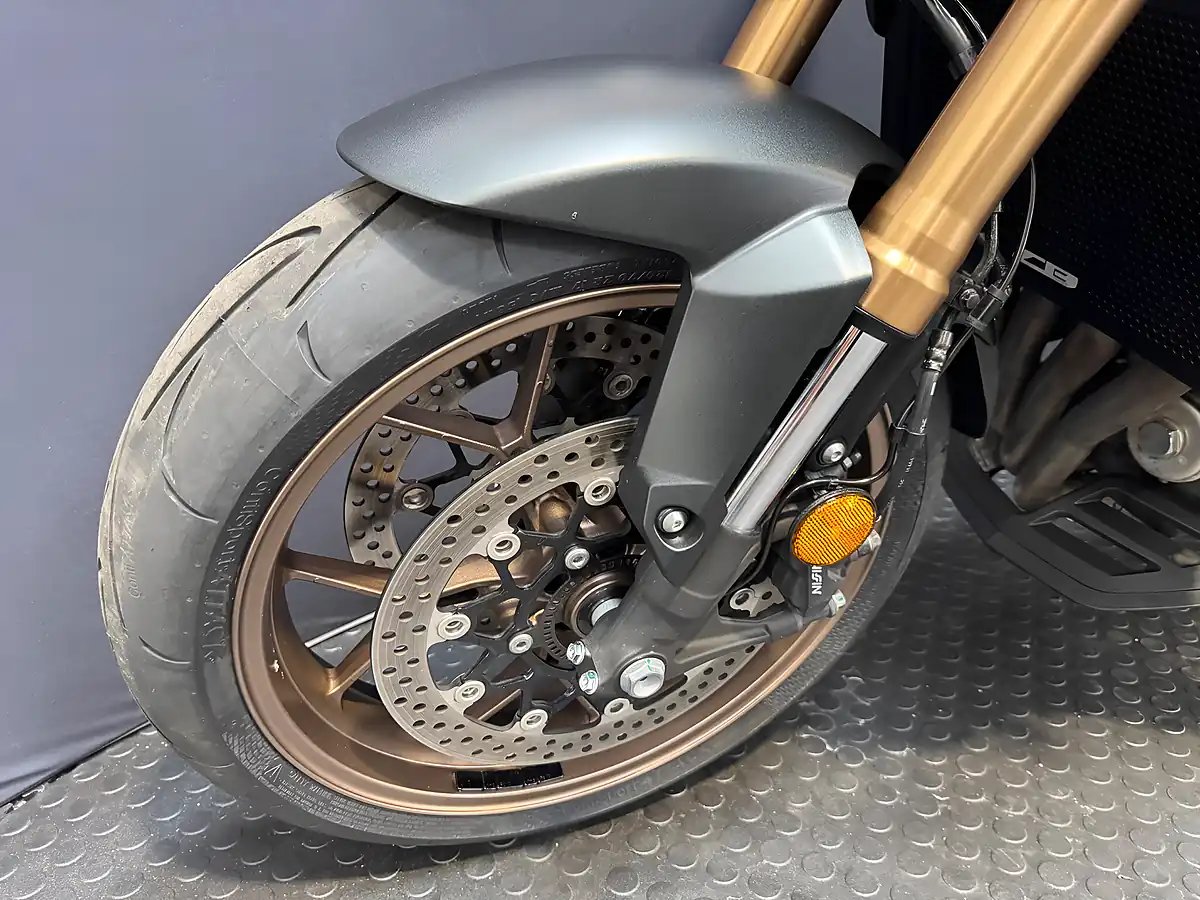 Used 2023 Honda CB650R - Interior and Exterior details 15