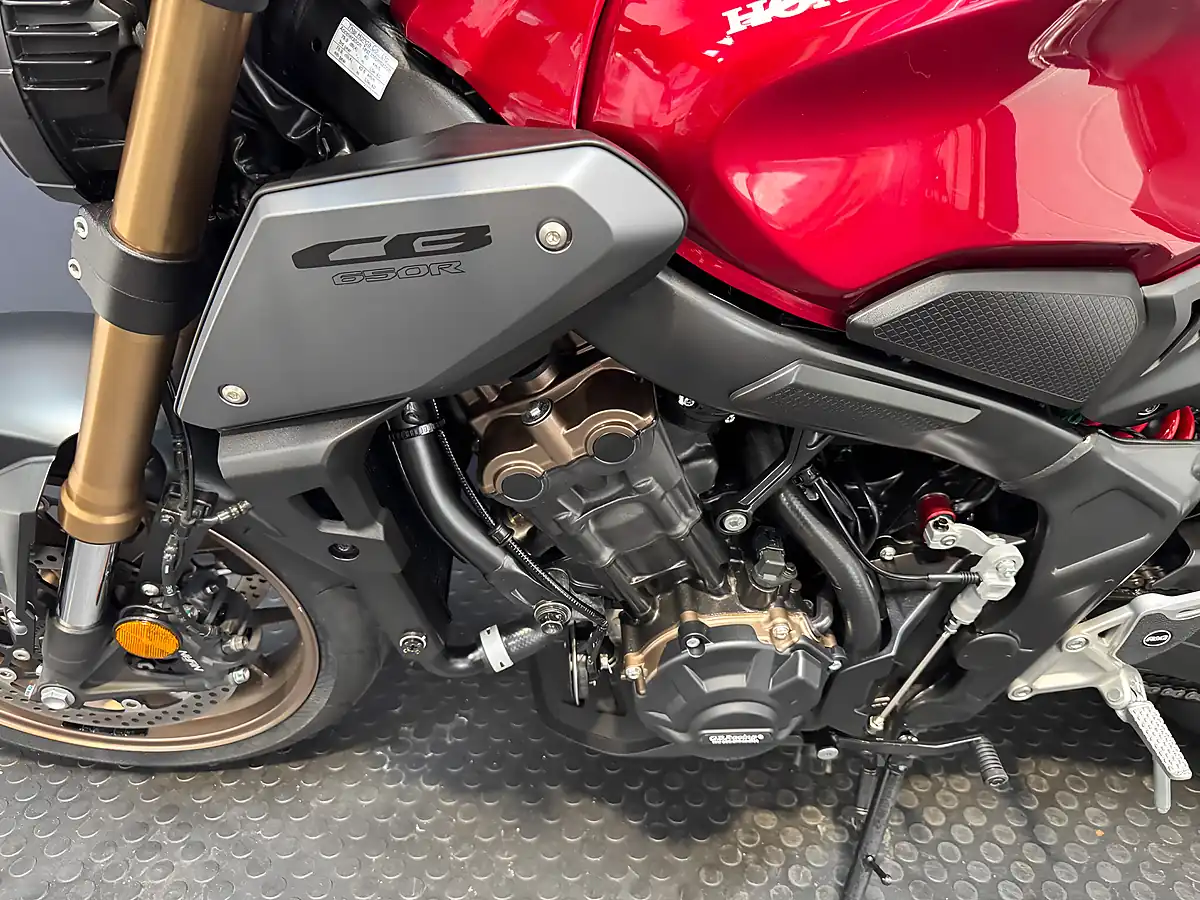 Used 2023 Honda CB650R - Interior and Exterior details 17