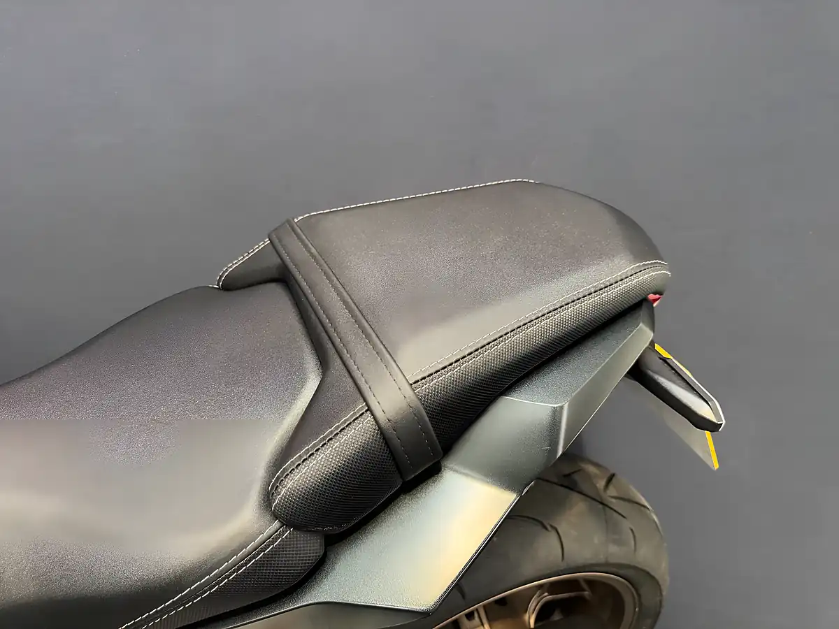Used 2023 Honda CB650R - Interior and Exterior details 18