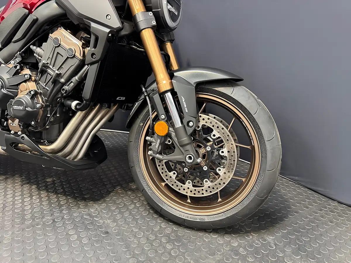 Used 2023 Honda CB650R - Interior and Exterior details 6