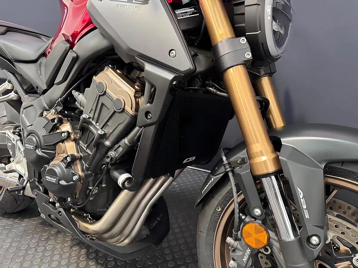 Used 2023 Honda CB650R - Interior and Exterior details 7