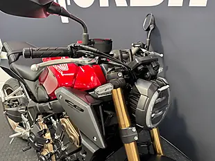 Used 2023 Honda CB650R - Interior and Exterior details 9