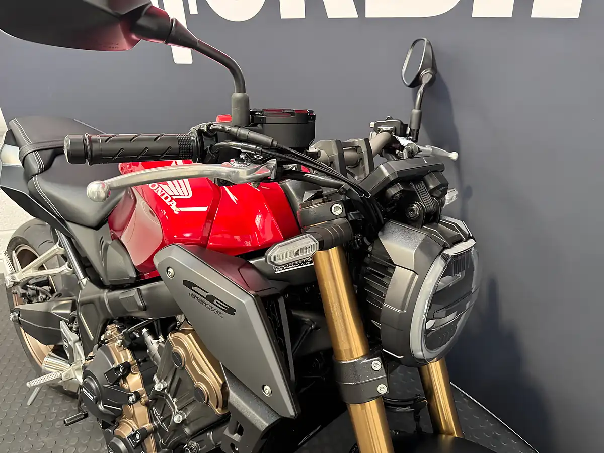 Used 2023 Honda CB650R - Interior and Exterior details 9