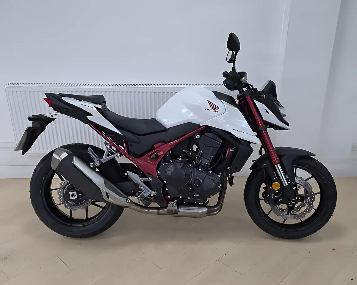 Used 2023 Honda CB750 Hornet White - Interior and Exterior details 4