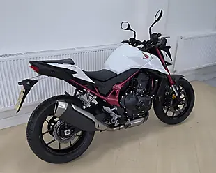 Used 2023 Honda CB750 Hornet White - Interior and Exterior details 5