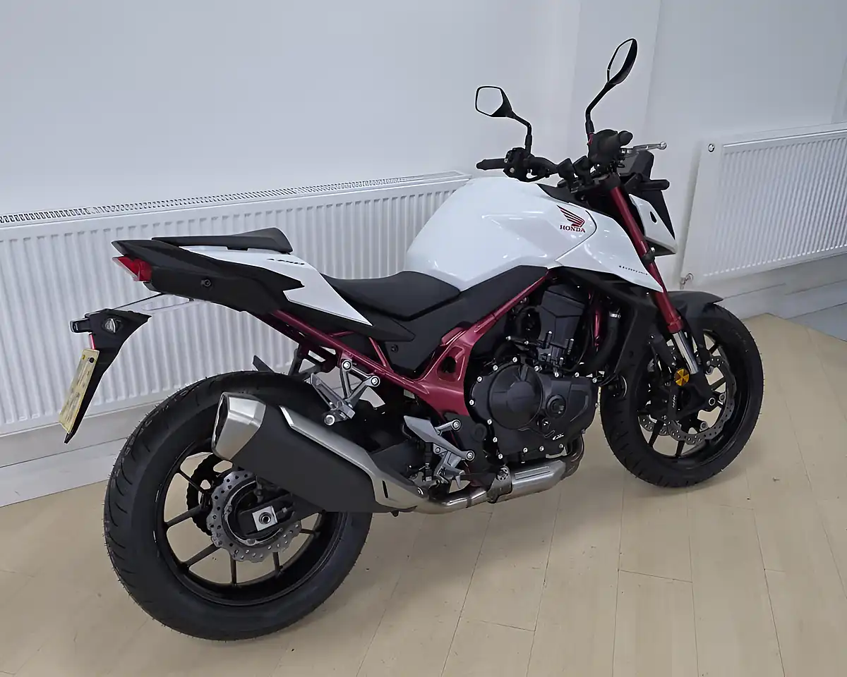 Used 2023 Honda CB750 Hornet White - Interior and Exterior details 5