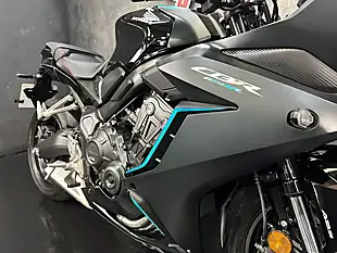 Used 2023 Honda CBR650R 650 R Black - Interior and Exterior details 12