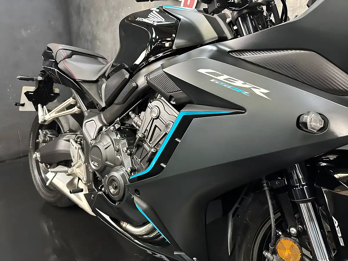 Used 2023 Honda CBR650R 650 R Black - Interior and Exterior details 12