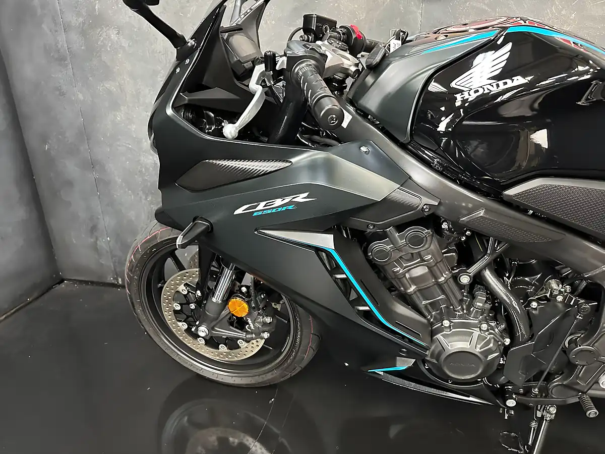 Used 2023 Honda CBR650R 650 R Black - Interior and Exterior details 17