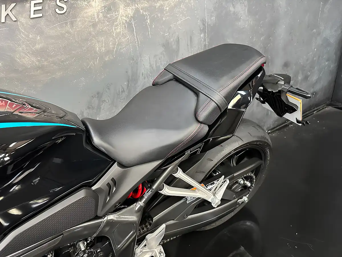 Used 2023 Honda CBR650R 650 R Black - Interior and Exterior details 19