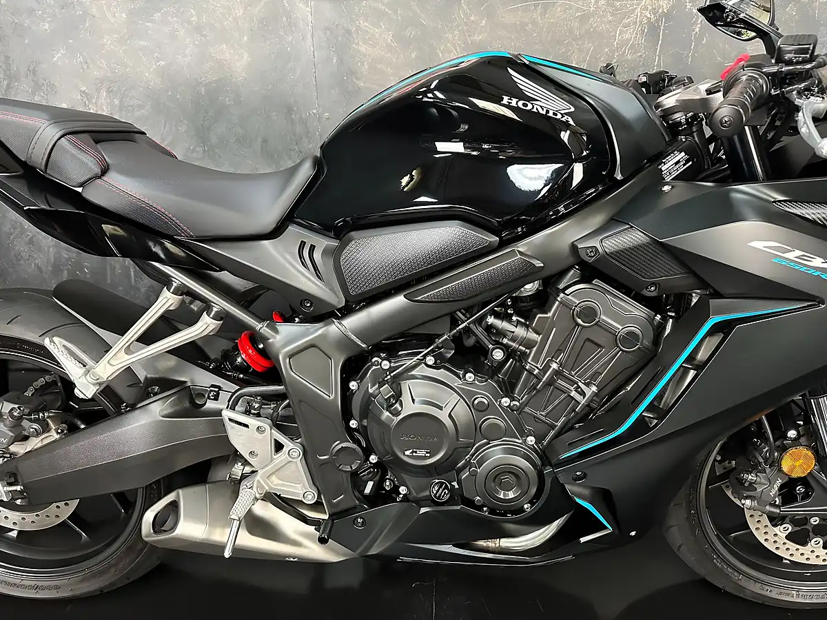 Used 2023 Honda CBR650R 650 R Black - Interior and Exterior details 8