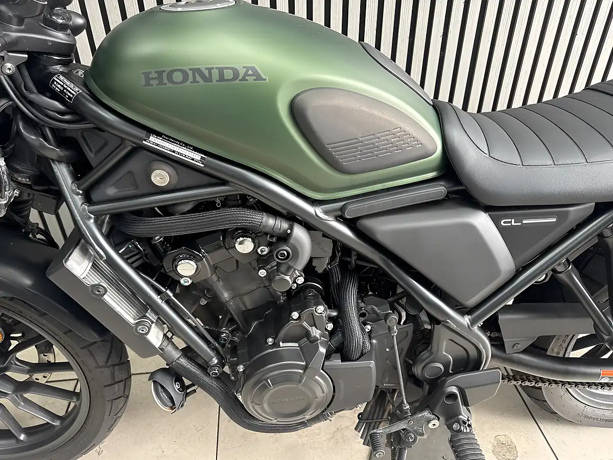 Used 2023 Honda Cl 500 a-P Green - Interior and Exterior details 14