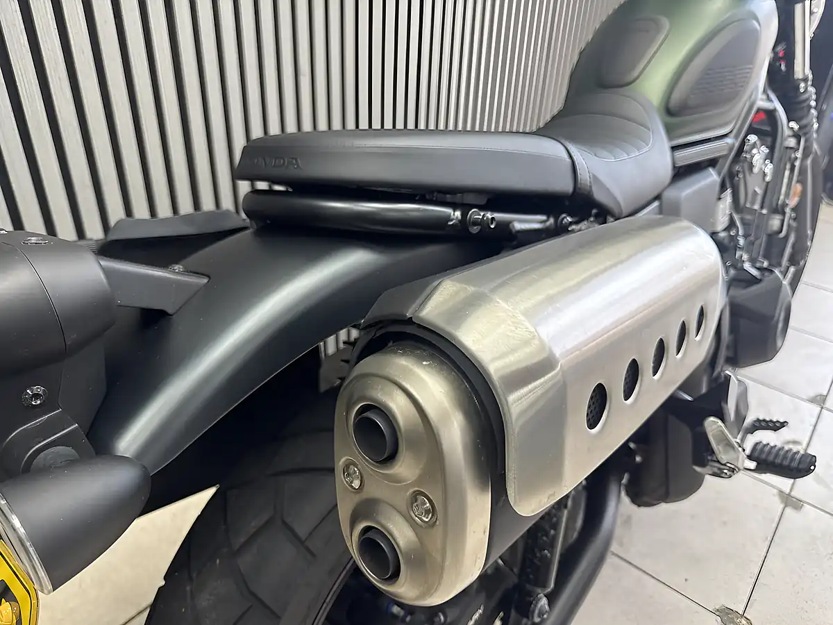 Used 2023 Honda Cl 500 a-P Green - Interior and Exterior details 7