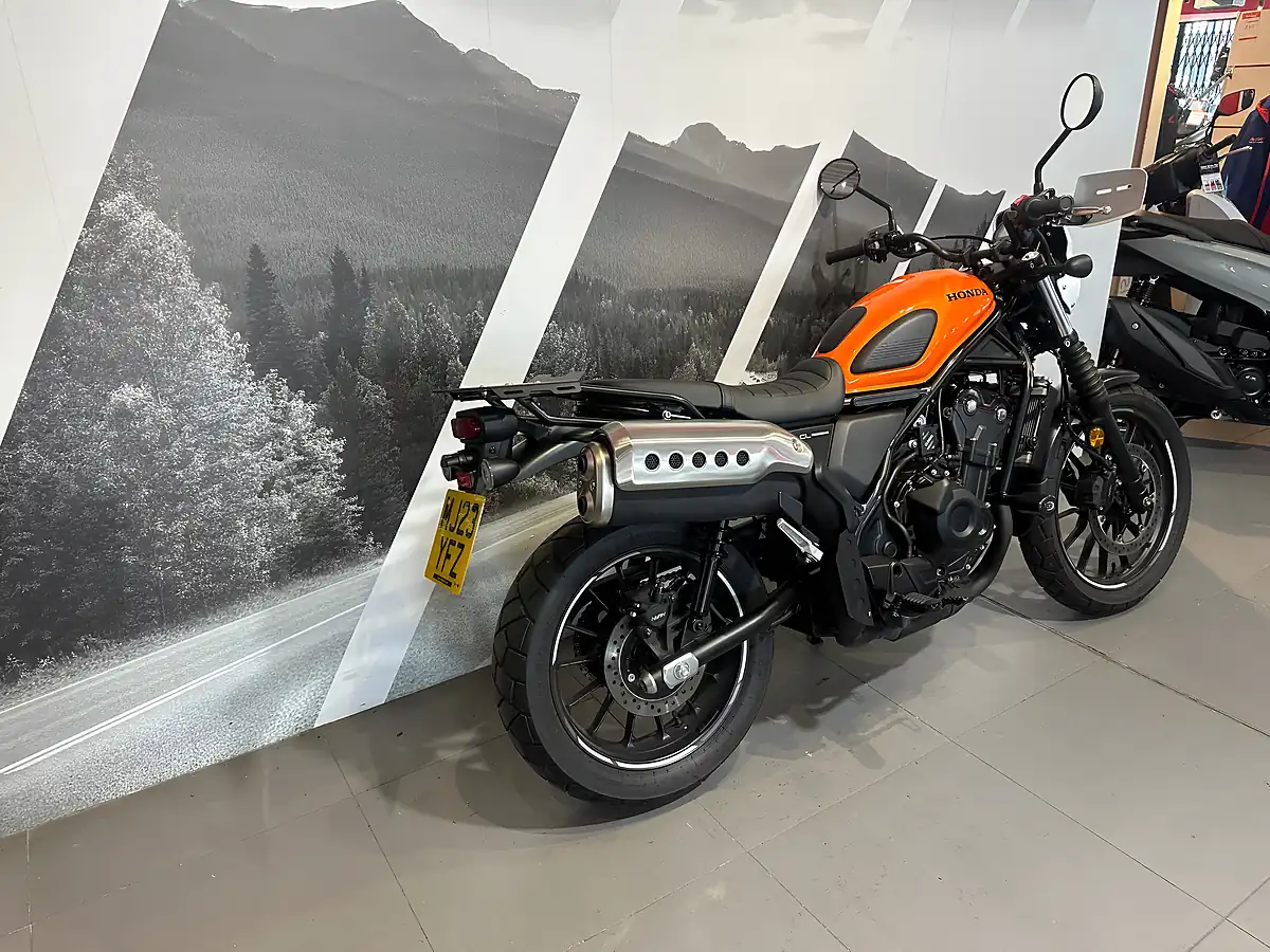 Used 2023 Honda CL500 Orange Metallic - Interior and Exterior details 4