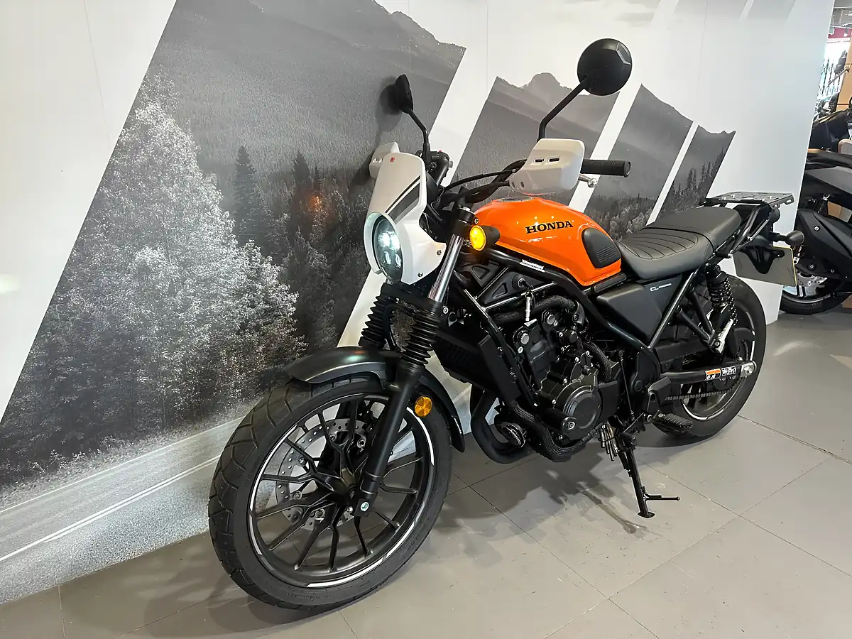 Used 2023 Honda CL500 Orange Metallic - Interior and Exterior details 5