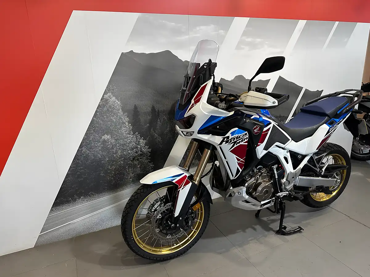 Used 2023 Honda CRF1100L Africa Twin Adventure Sports White - Interior and Exterior details 18