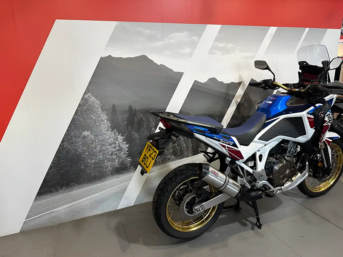 Used 2023 Honda CRF1100L Africa Twin Adventure Sports White - Interior and Exterior details 4