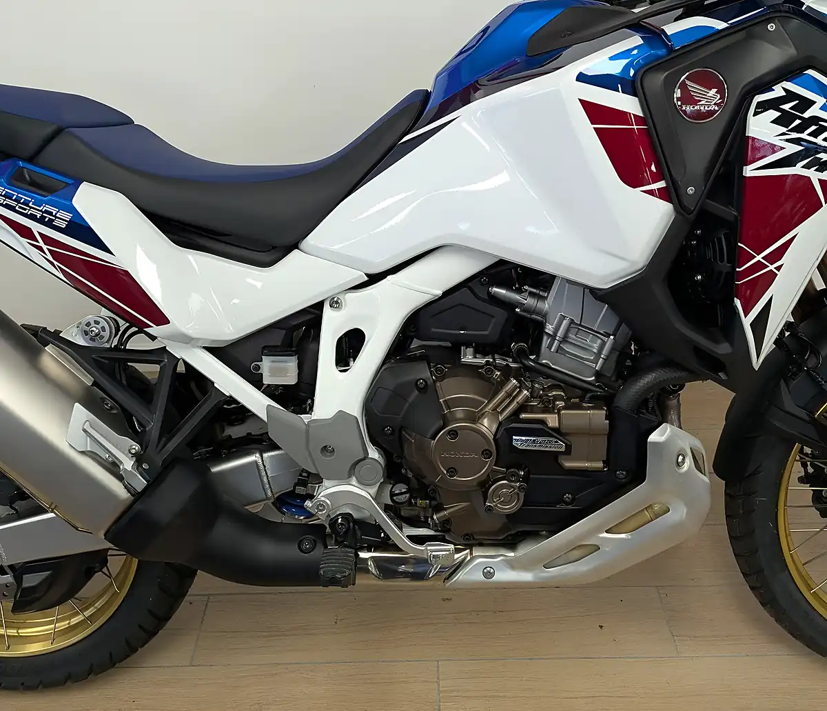 Used 2023 Honda CRF1100L Africa Twin Adventure Sports White - Interior and Exterior details 16