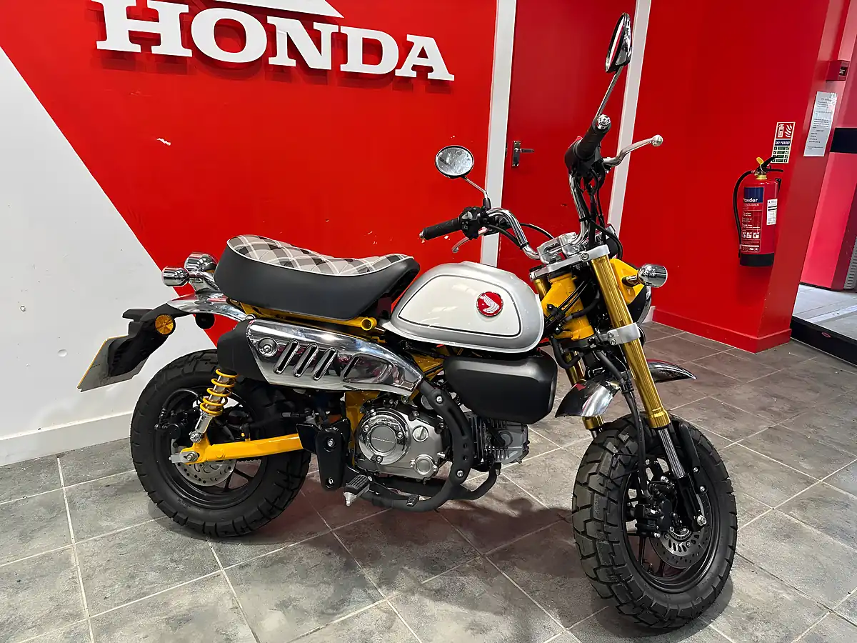 Used 2023 Honda Monkey 125 Yellow - Interior and Exterior details 2