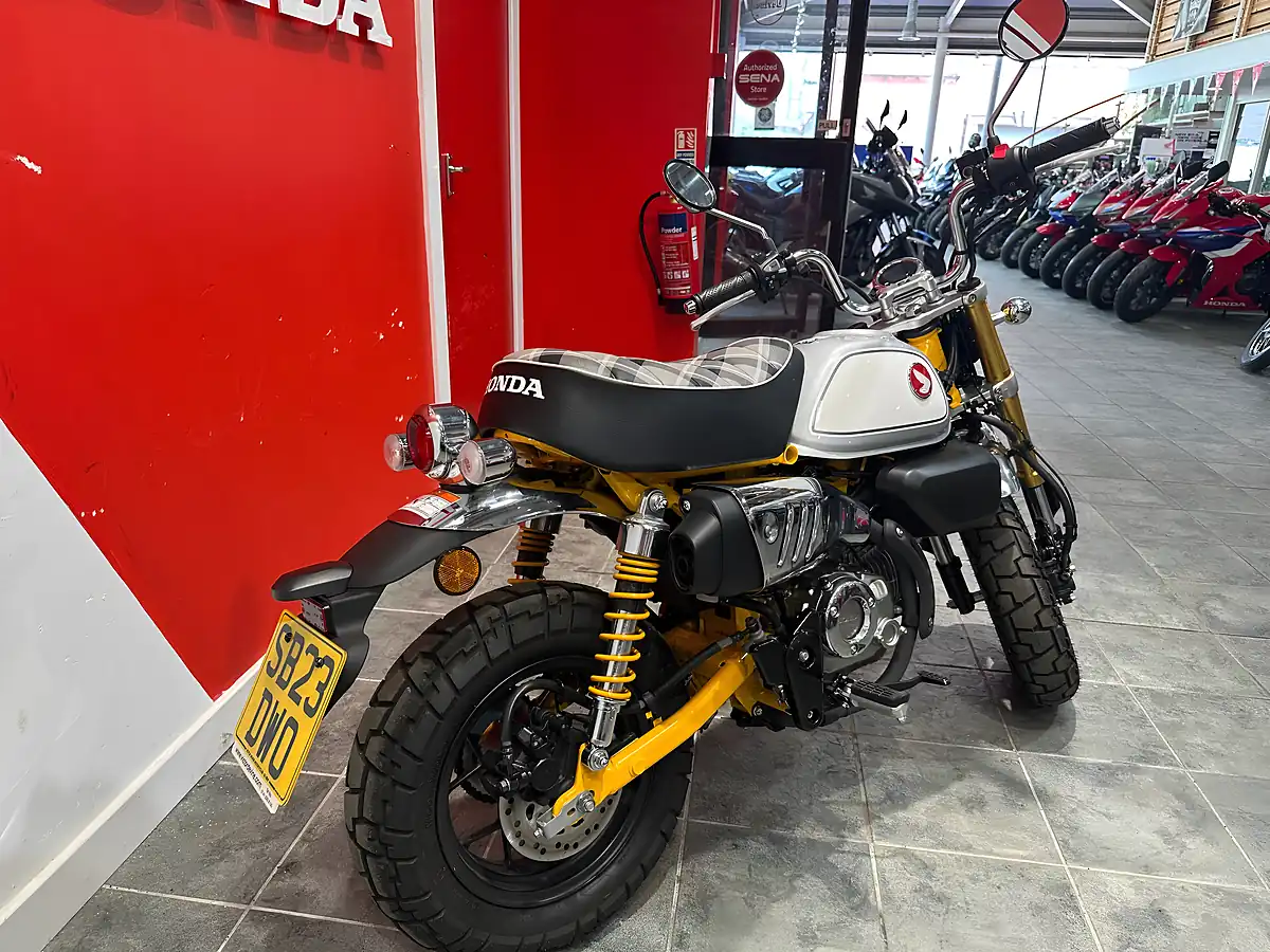 Used 2023 Honda Monkey 125 Yellow - Interior and Exterior details 3
