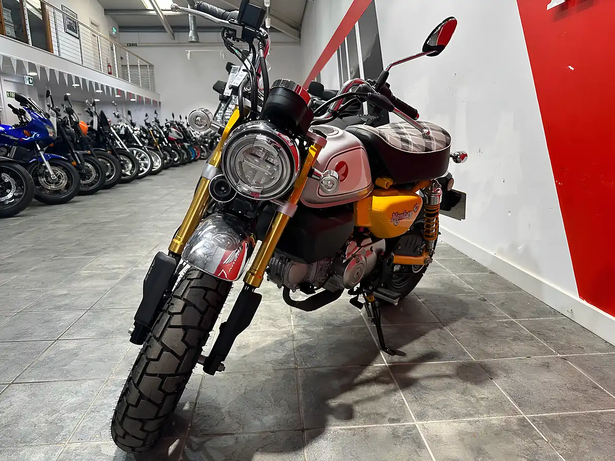 Used 2023 Honda Monkey 125 Yellow - Interior and Exterior details 4