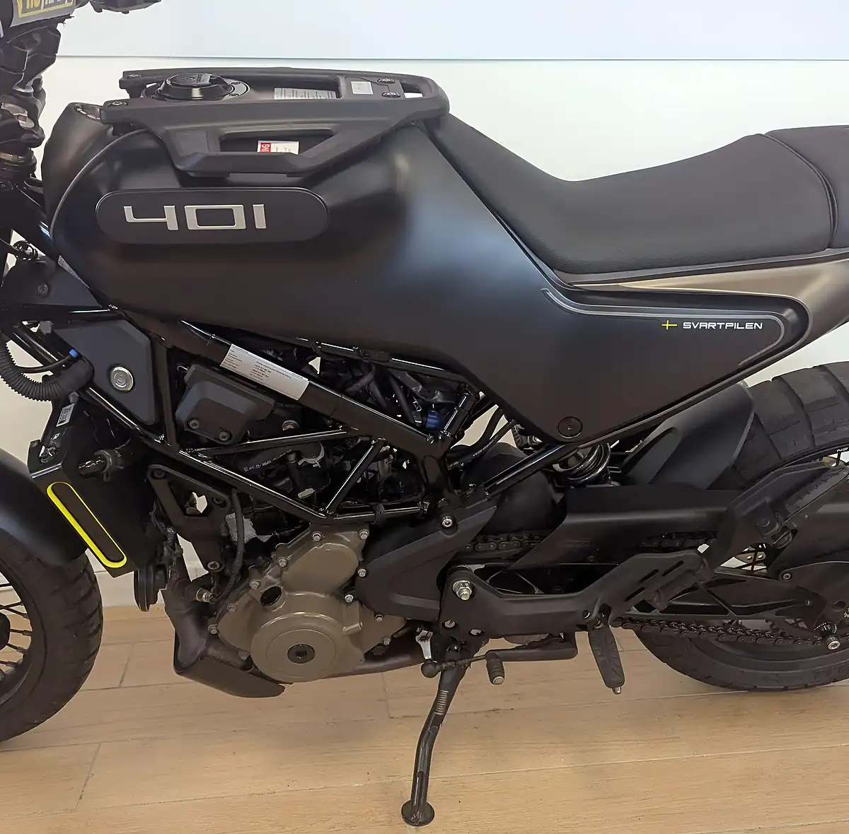 Used 2023 Husqvarna Svartpilen 401 Black - Interior and Exterior details 10