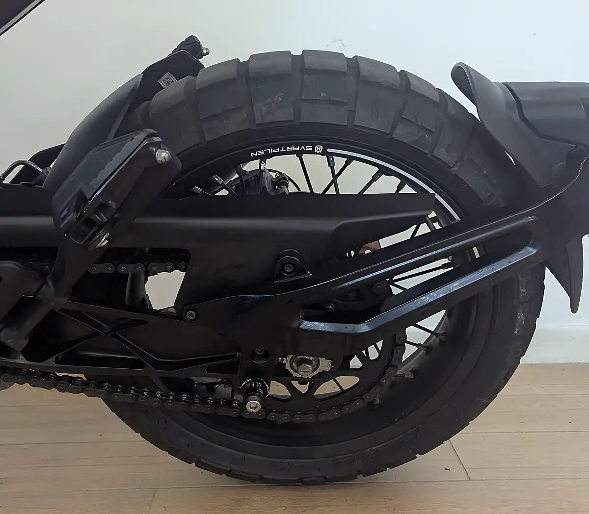 Used 2023 Husqvarna Svartpilen 401 Black - Interior and Exterior details 12