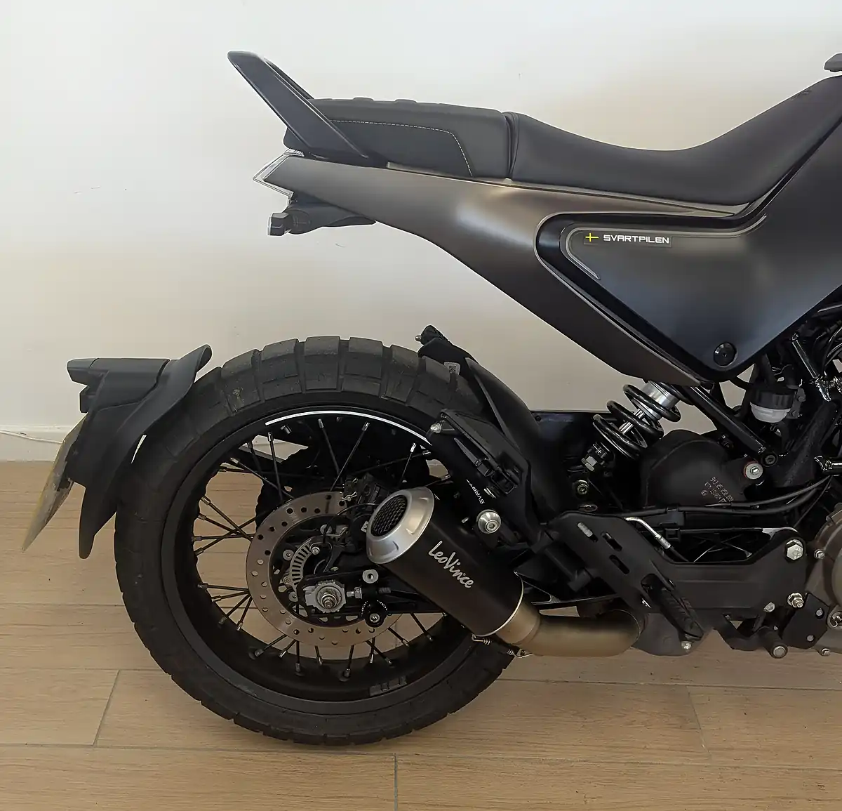Used 2023 Husqvarna Svartpilen 401 Black - Interior and Exterior details 14