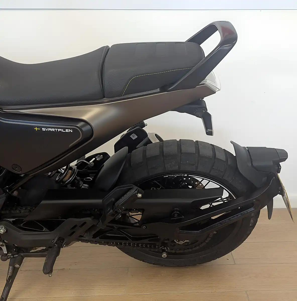 Used 2023 Husqvarna Svartpilen 401 Black - Interior and Exterior details 17