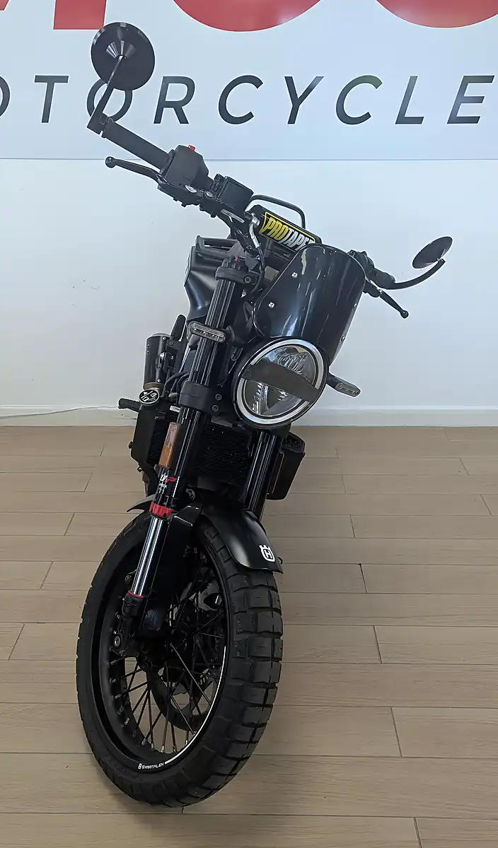 Used 2023 Husqvarna Svartpilen 401 Black - Interior and Exterior details 18