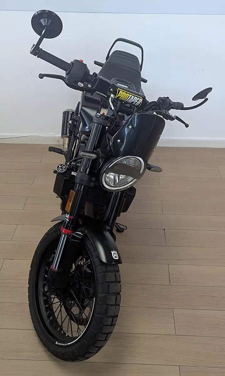 Used 2023 Husqvarna Svartpilen 401 Black - Interior and Exterior details 19