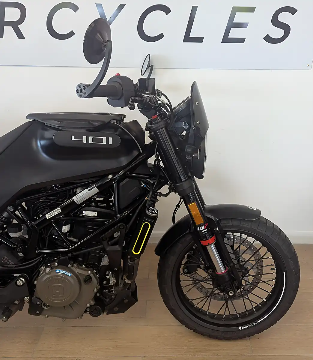 Used 2023 Husqvarna Svartpilen 401 Black - Interior and Exterior details 20