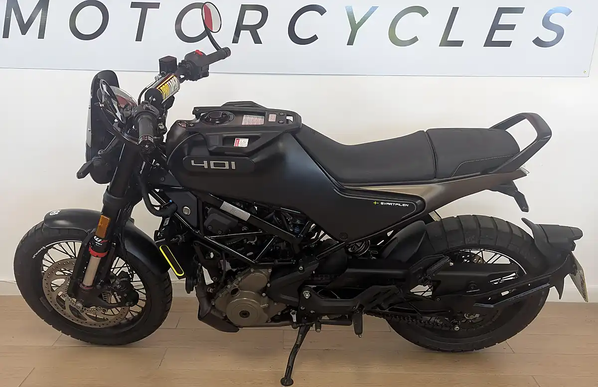 Used 2023 Husqvarna Svartpilen 401 Black - Interior and Exterior details 3