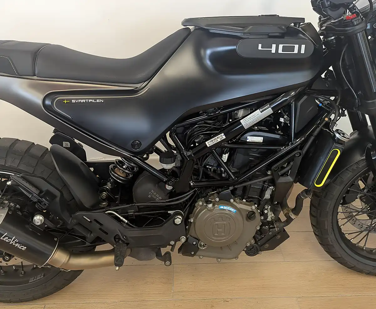 Used 2023 Husqvarna Svartpilen 401 Black - Interior and Exterior details 6