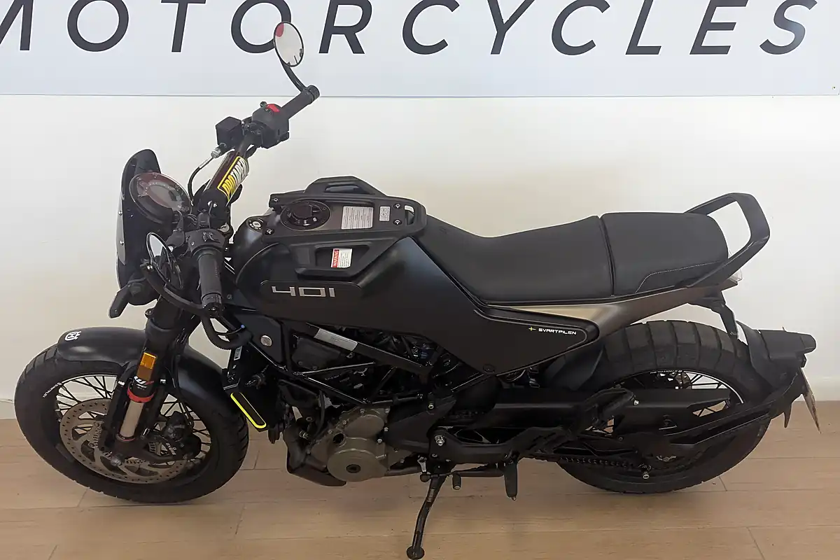 Used 2023 Husqvarna Svartpilen 401 Black - Interior and Exterior details 8