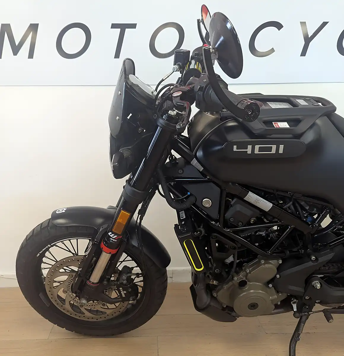 Used 2023 Husqvarna Svartpilen 401 Black - Interior and Exterior details 9