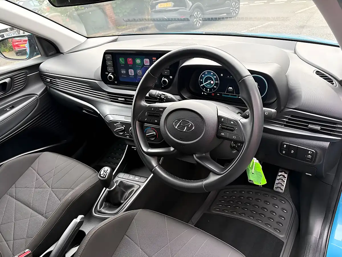 Used 2023 Hyundai Bayon Se Connect Turquoise - Interior and Exterior details 9