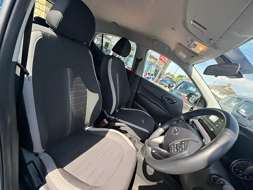 Used 2023 Hyundai i10 Se Blue - Interior and Exterior details 8