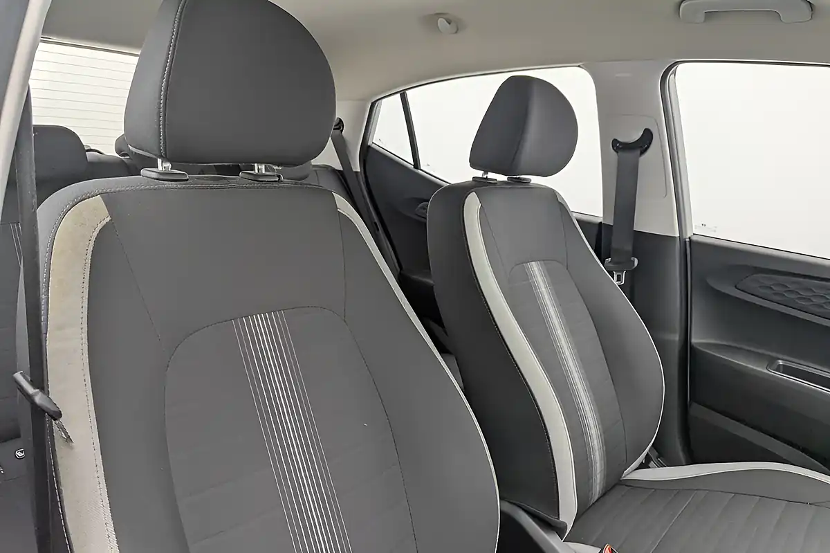 Used 2023 Hyundai I10 Se Connect White - Interior and Exterior details 12