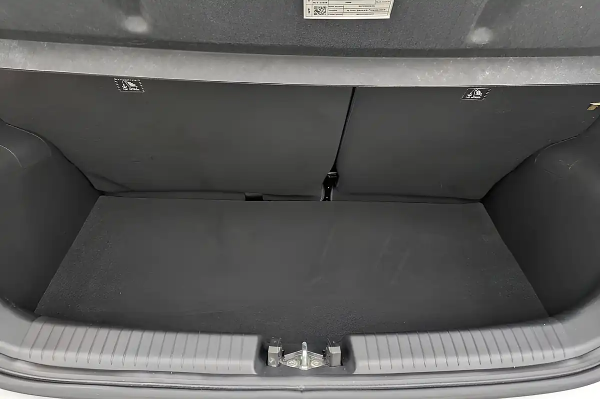 Used 2023 Hyundai I10 Se Connect White - Interior and Exterior details 17