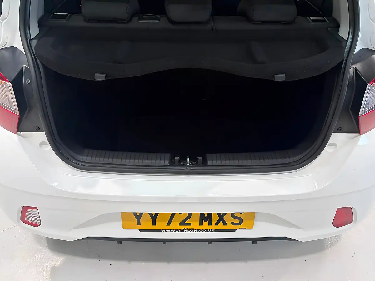 Used 2023 Hyundai I10 Se Connect White - Interior and Exterior details 9