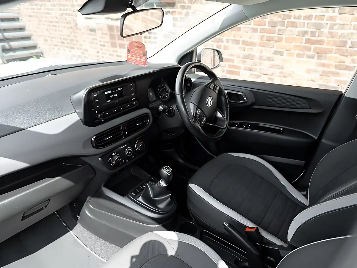 Used 2023 Hyundai I10 Se White - Interior and Exterior details 10