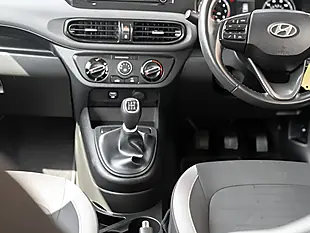 Used 2023 Hyundai I10 Se White - Interior and Exterior details 16
