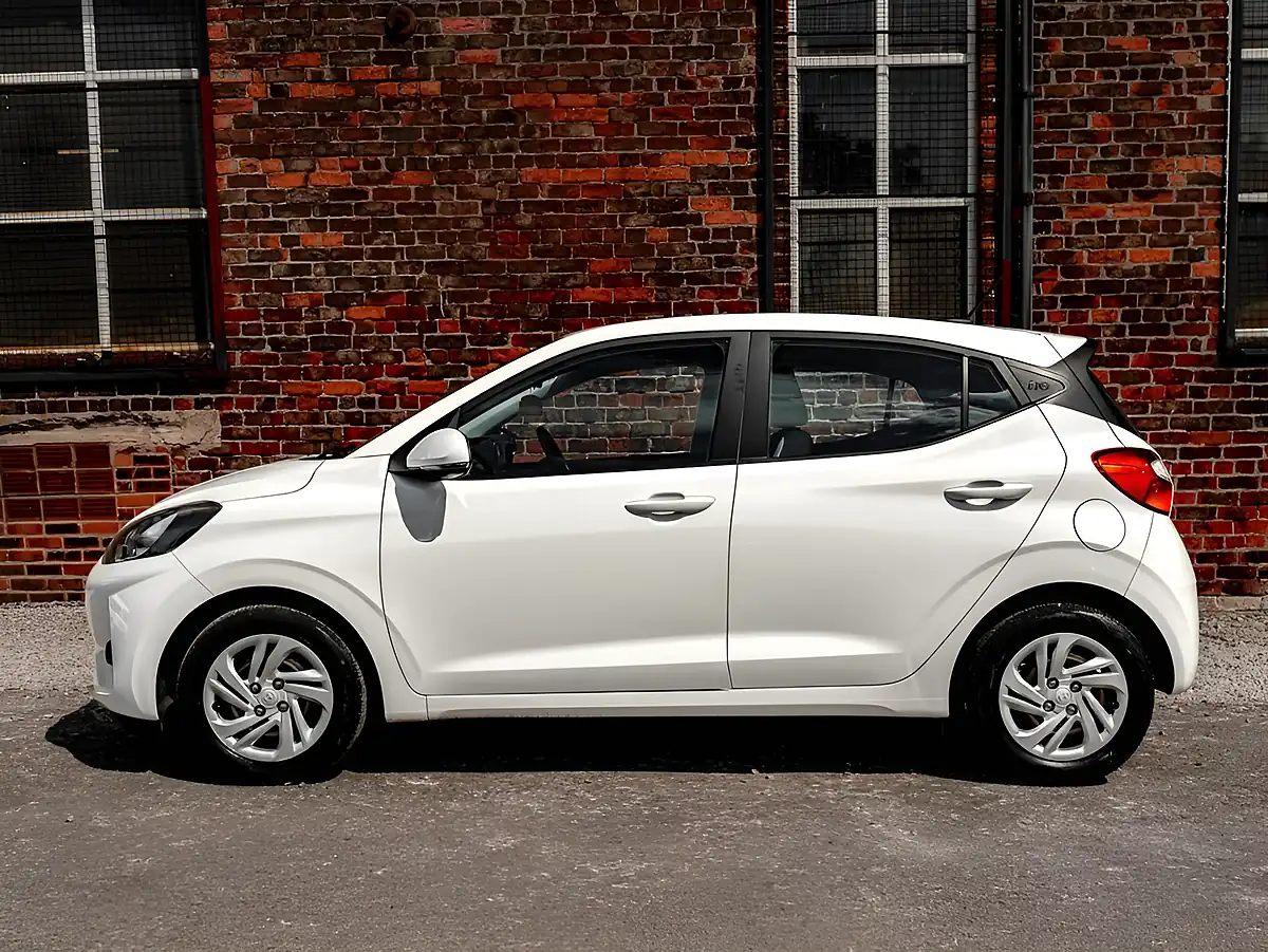 Used 2023 Hyundai I10 Se White - Interior and Exterior details 17